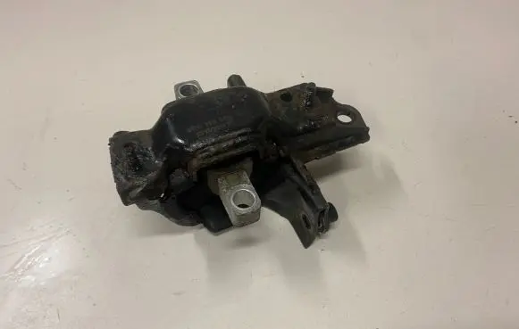 Volkswagen Polo V 6R Engine mount bracket 6R0199555C 131220113