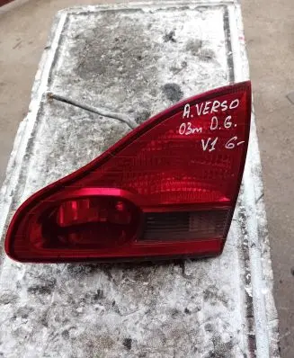 Toyota Avensis Verso Rear/tail lights