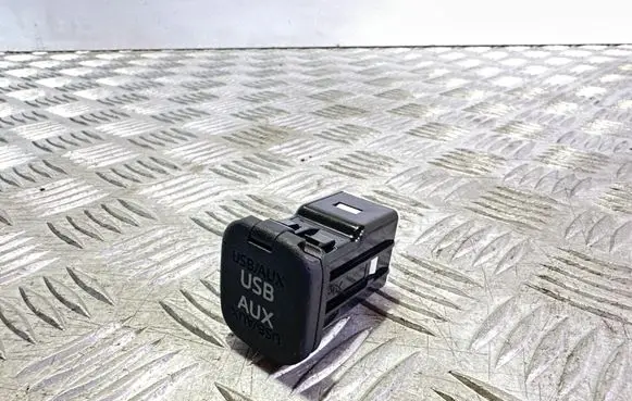 Mazda 6 AUX in-socket connector KD45669U0 170713 16700200