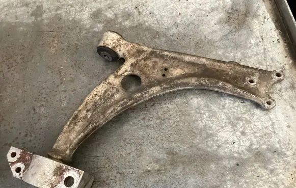 Volkswagen PASSAT B6 Front lower control arm/wishbone 3C0407153B