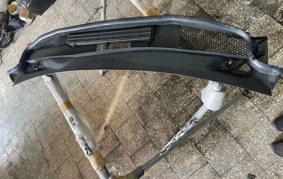 Mercedes-Benz B W245 Wiper trim A1698300013 982444W