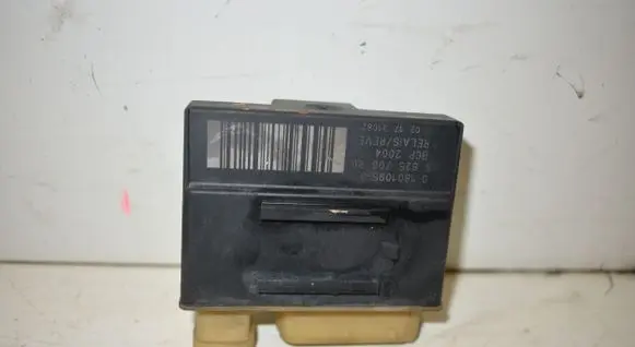 Peugeot 3008 I Glow plug pre-heat relay 9662570880