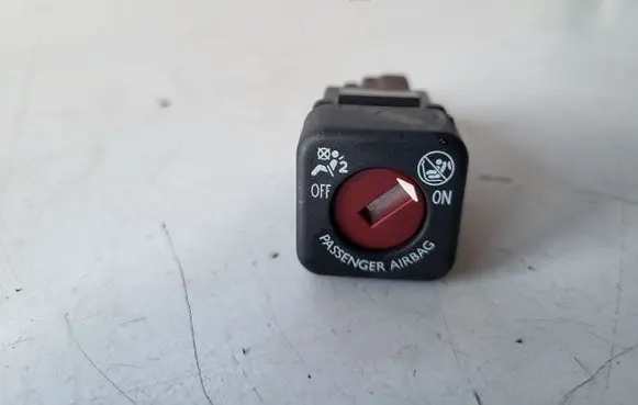 Peugeot 2008 I Passenger airbag on/off switch 9641391277