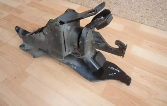 Renault Maxity Radiator mount bracket