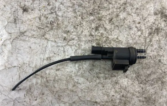 Mercedes-Benz C W202 Valve vacuum 0025401497