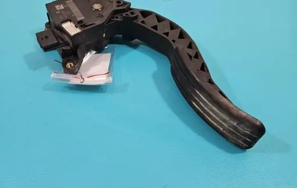 Renault Trafic III (X82) Accelerator throttle pedal 180024289R IMPRK1370152