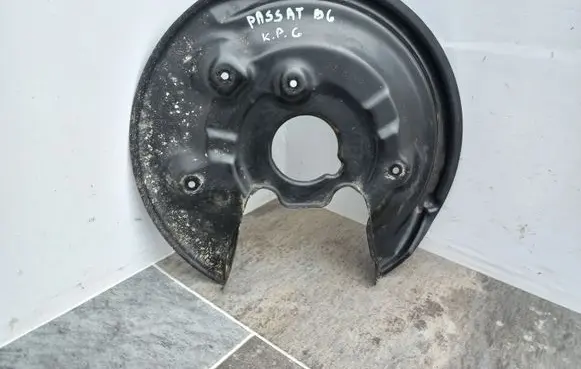Volkswagen PASSAT B6 Rear brake disc plate dust cover 3C0615611H
