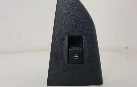Skoda Fabia Mk1 (6Y) Electric window control switch 6Y0867393A