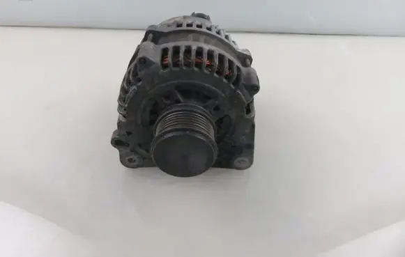 Volkswagen Golf IV Generator/alternator 028903029G