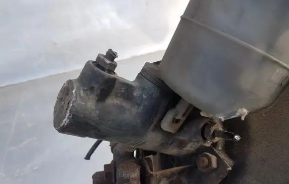 Volvo S40, V40 Master brake cylinder