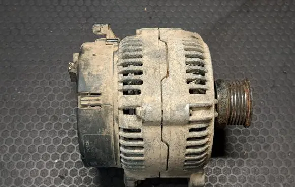 Volkswagen Golf III Generator/alternator 028903025S 0123505011