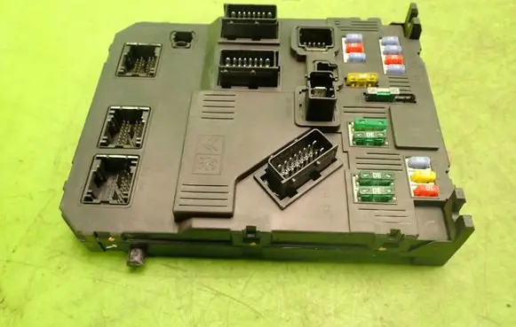 Peugeot 407 Fuse module S120104700M