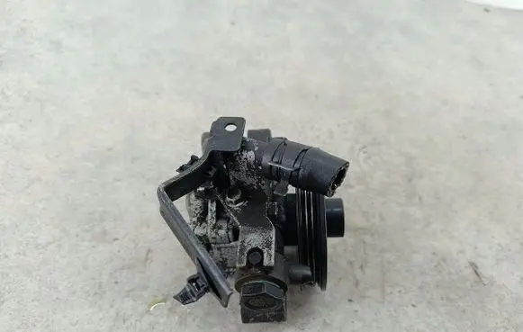 KIA Sportage Power steering pump 571002E000