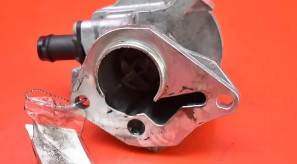 Nissan Note (E11) Vacuum pump
