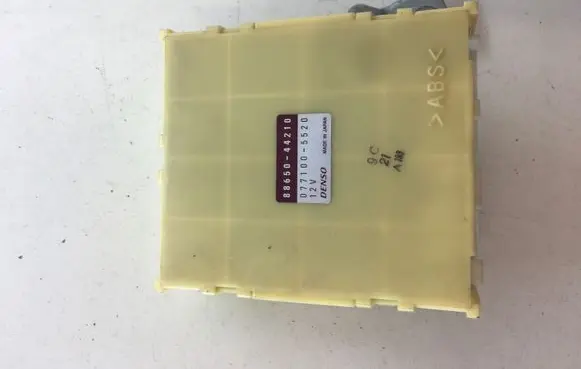 Toyota Avensis Verso Other control units/modules 8865044210
