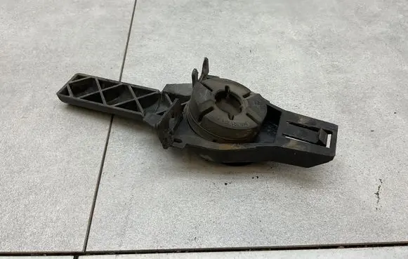 Audi A5 Sportback 8TA Radiator mount bracket 8K0805201