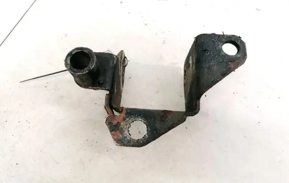 Mazda 6 Engine mounting bracket