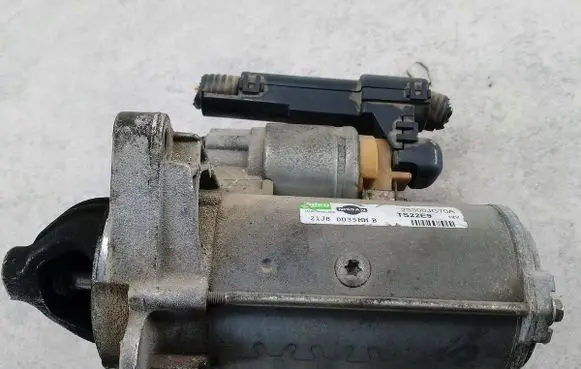Nissan Qashqai+2 Starter motor 