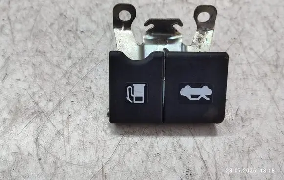 Nissan Qashqai+2 Engine bonnet (hood) release handle 