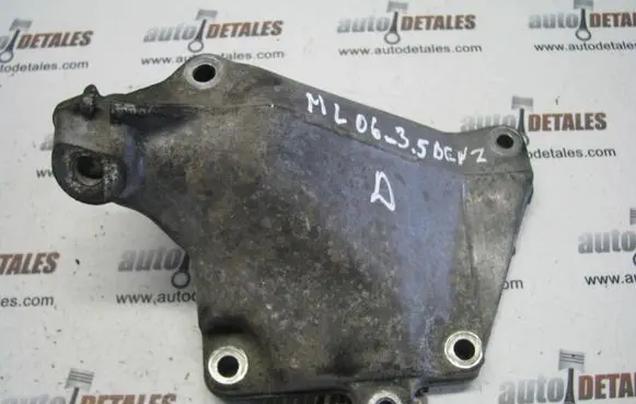 Mercedes-Benz ML W164 Engine mount bracket A2722233204
