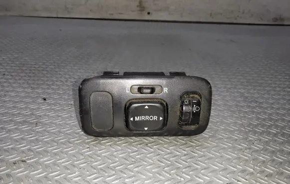 Wing mirror switch