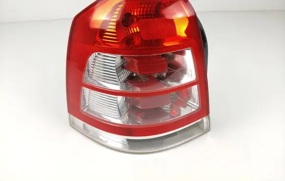 Opel Zafira B Rear/tail lights 13349825
