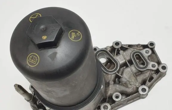 Jaguar XF X250 Oil filter mounting bracket 4R8Q-6C711-DA