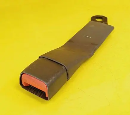 Front seatbelt buckle