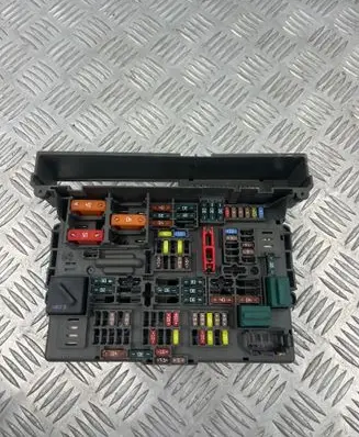 BMW 3 E90 E91 Fuse module 9119444