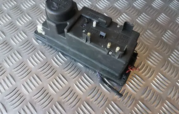 Mercedes-Benz E W210 Central locking vacuum pump 2108002448