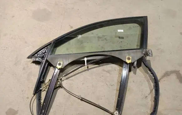 Audi A6 S6 C6 4F Front door window/glass frame 