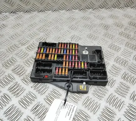 Jaguar XJ X350 Fuse module 7W9314A073CA