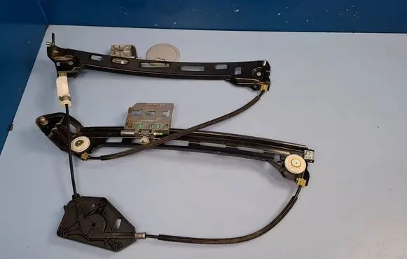 Volkswagen PASSAT CC Front window lifting mechanism without motor 3C8837462G 962848102