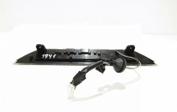 Mitsubishi Outlander Third/center stoplight