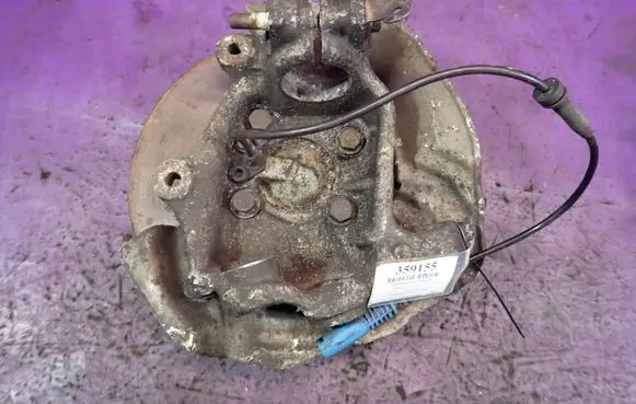 BMW 5 E39 Front wheel hub spindle knuckle