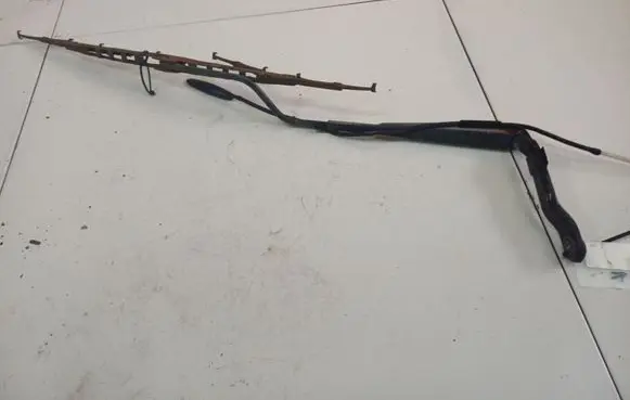Opel Movano A Front wiper blade arm 56671858