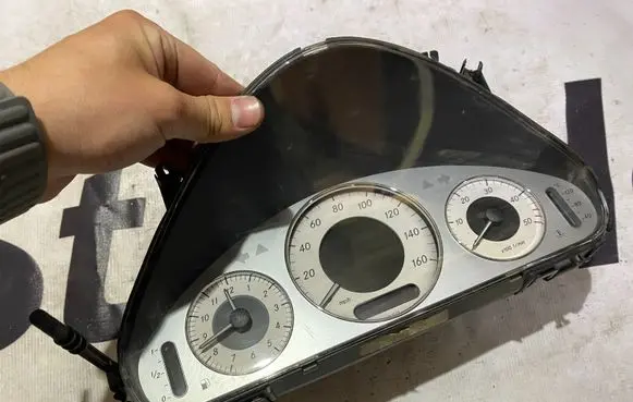 Mercedes-Benz E W211 Speedometer (instrument cluster) a2115402848 2115402848