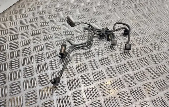 Nissan Almera Tino Fuel injector supply line/pipe 