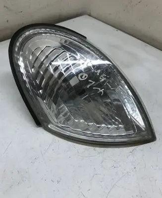 Nissan Almera Tino Front indicator light