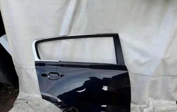 KIA Sportage Rear door