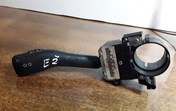 Volkswagen PASSAT B5 Indicator stalk 8L0953513G