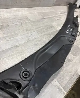 Mercedes-Benz ML W164 Wiper trim A1648300228