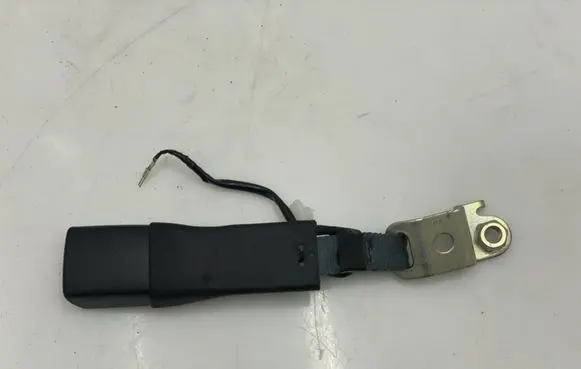 Lexus CT 200H Rear seatbelt buckle E034501