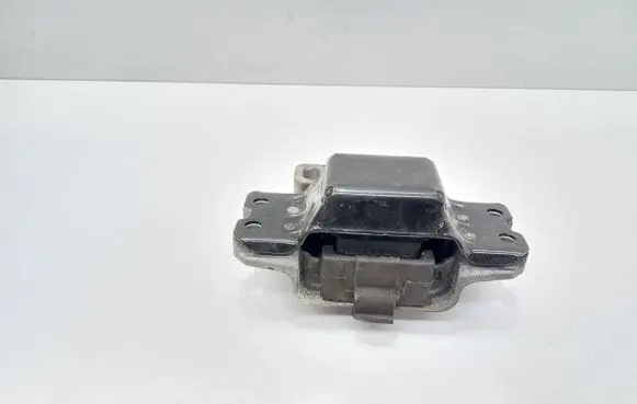 Volkswagen PASSAT B6 Engine mount bracket 1K0199555