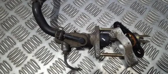 Toyota RAV 4 (XA20) Clutch master cylinder AISIN