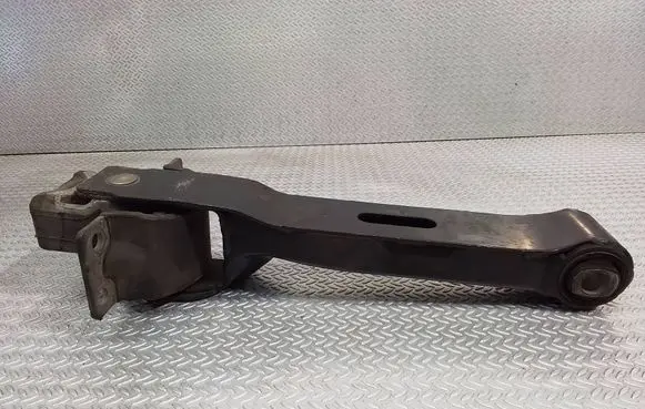 Engine mount bracket