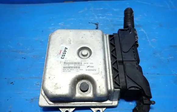 Fiat 500 Engine control unit/module 51933472