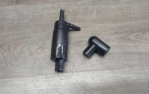Volvo V70 Headlight washer pump 30649800