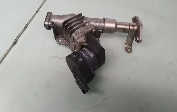 BMW 1 E81 E87 EGR valve cooler 7563241 11717563241