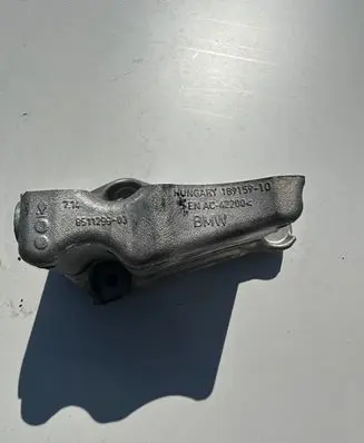 BMW 2 F45 Engine mounting bracket 8511299